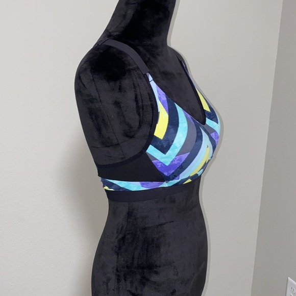 Victoria's Secret - VSX sports Bra - Picture 6 of 7
